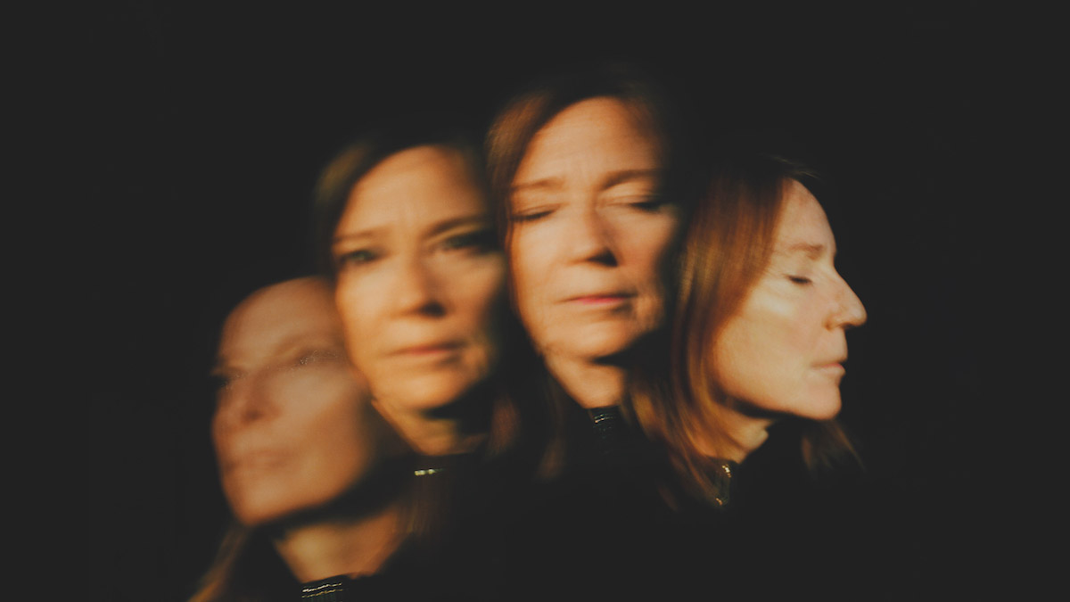 Beth Gibbons – Floating On A Moment